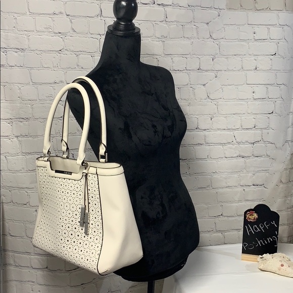 Calvin Klein Women’s medium sized bag - Picture 14 of 14